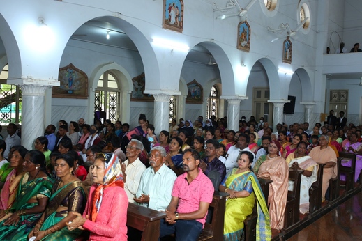 03. Catholic community in the Eucharistic celebration .JPG