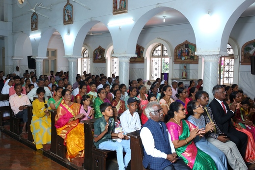 04. Catholic Community in the Eucharistic celebration .JPG