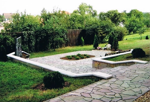20-Pomníky 7 kamarádů.JPG
